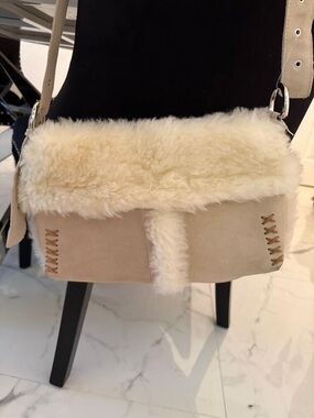 EMU gorgeous bag with fur